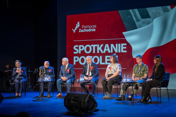 Międzypokoleniowa debata „Różne pokolenia, jedna Ojczyzna” z udziałem kombatantów, harcerzy i uczniów