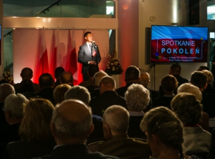 Marszałek Geblewicz przemawia podczas spotkania pokoleń