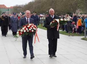 Biało-Czerwona na maszt